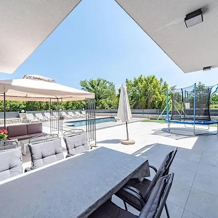 Villa Angela By Guide *