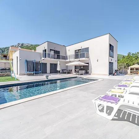 Angela By Guide * Duba Stonska