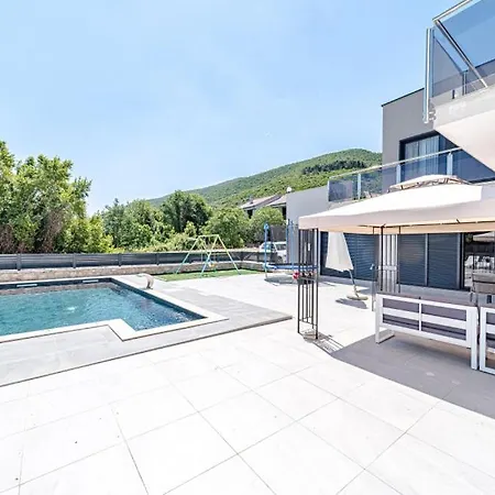 Angela By Guide Willa *