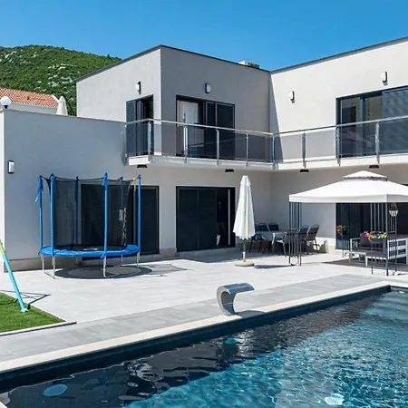 Angela By Guide Willa Duba Stonska