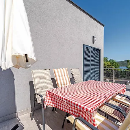 Angela By Guide Willa *