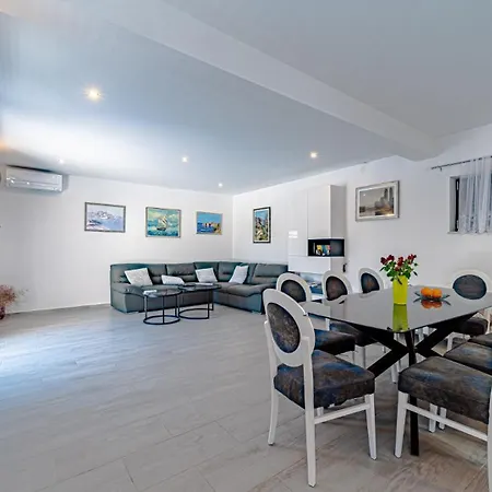 Angela By Guide * Duba Stonska