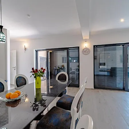 Willa Angela By Guide Duba Stonska