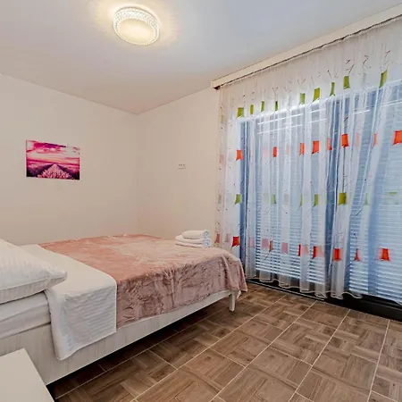 Angela By Guide * Duba Stonska