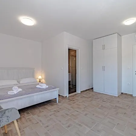 Angela By Guide Willa *