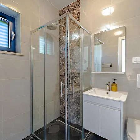 Willa Angela By Guide *