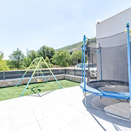 Angela By Guide Willa Duba Stonska