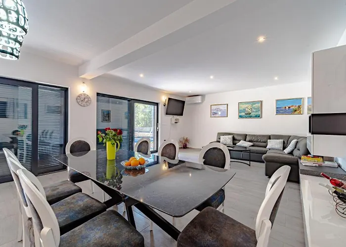 ヴィラ Angela By Guide Duba Stonska