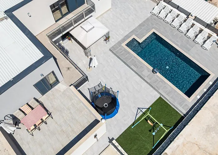 ヴィラ Angela By Guide Duba Stonska