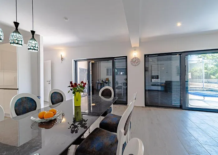 ヴィラ Angela By Guide Duba Stonska